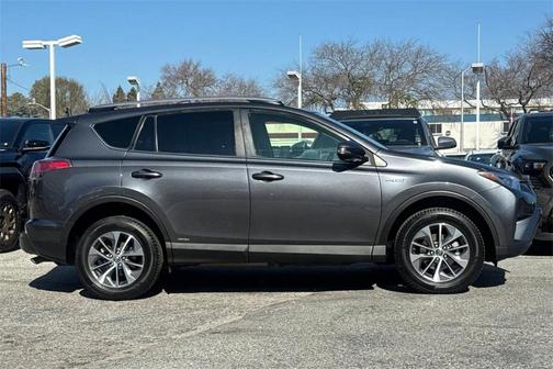 2018 Toyota RAV4 Hybrid XLE