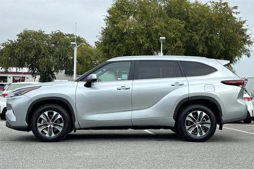 2025 Toyota Highlander Hybrid XLE
