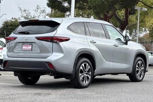 2025 Toyota Highlander Hybrid XLE