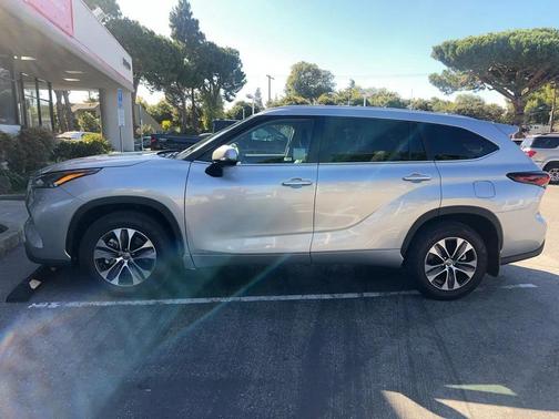 2025 Toyota Highlander Hybrid XLE