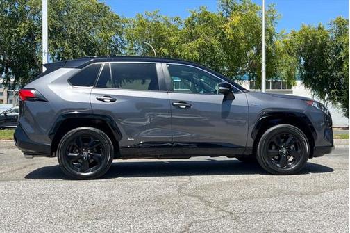 2021 Toyota RAV4 Hybrid SE