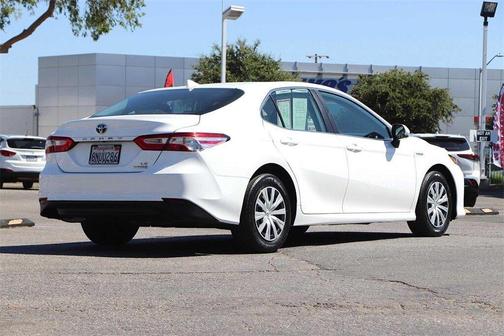 Photo 5 of 31 of 2020 Toyota Camry Hybrid LE