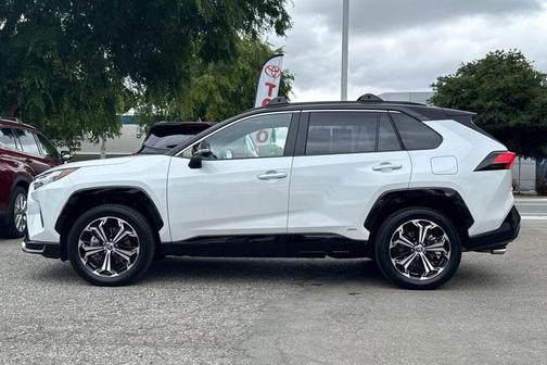 White 2025 Toyota RAV4 Hybrid SE