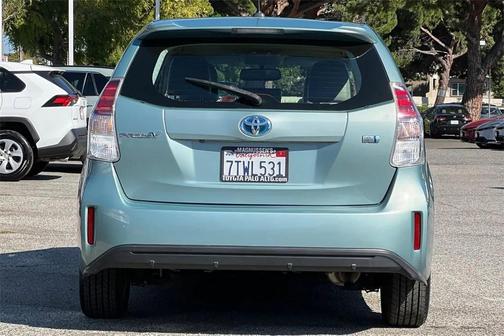 2016 Toyota Prius v Four