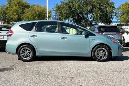 2016 Toyota Prius v Four
