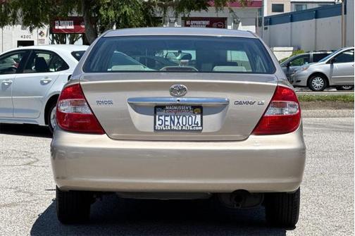 2004 Toyota Camry LE