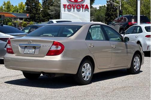 2004 Toyota Camry LE