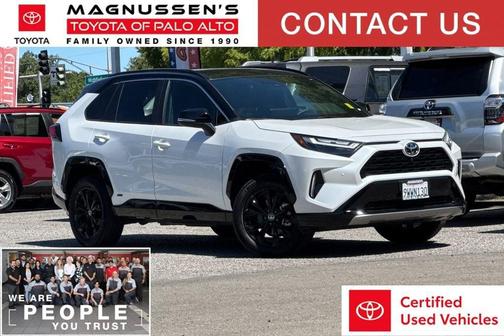 Wind Chill Pearl/Midnight Black Metallic 2025 Toyota RAV4 Hybrid SE