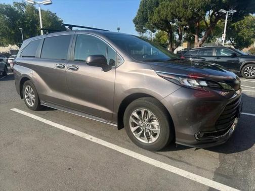 2022 Toyota Sienna XLE 7 Passenger