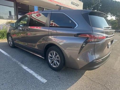 2022 Toyota Sienna XLE 7 Passenger