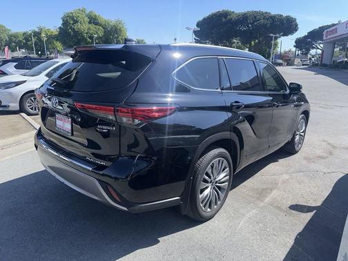 Midnight Black Metallic 2021 Toyota Highlander Hybrid Platinum
