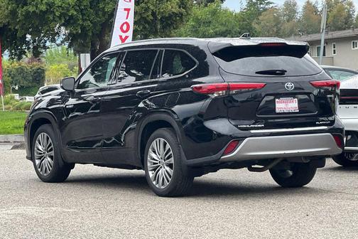 Midnight Black Metallic 2021 Toyota Highlander Hybrid Platinum