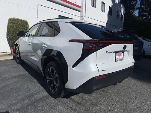 Wind Chill Pearl 2024 Toyota bZ4X XLE