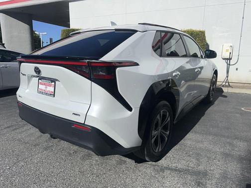 Wind Chill Pearl 2024 Toyota bZ4X XLE
