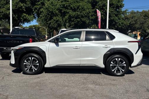 Wind Chill Pearl 2024 Toyota bZ4X XLE