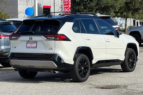 2022 Toyota RAV4 Hybrid SE