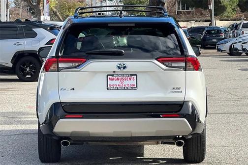 2022 Toyota RAV4 Hybrid SE