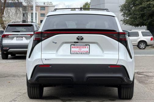 Wind Chill Pearl 2026 Toyota bZ XLE Plus