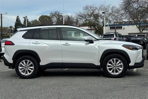 2024 Toyota Corolla Cross LE