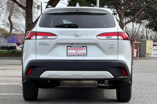 2024 Toyota Corolla Cross LE