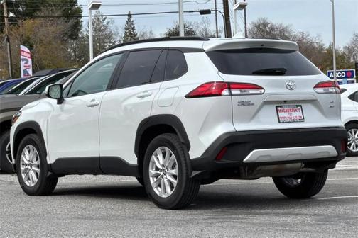 2024 Toyota Corolla Cross LE