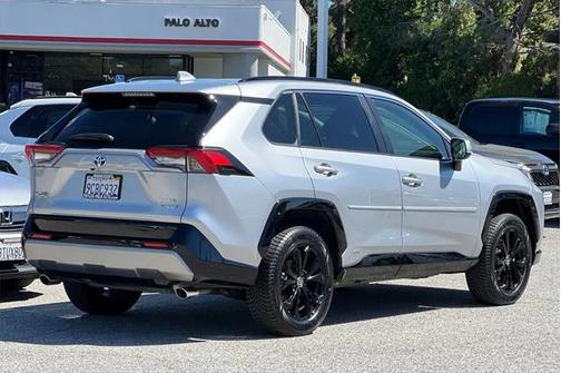 2022 Toyota RAV4 Hybrid SE