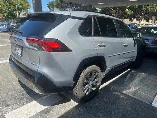 2022 Toyota RAV4 Hybrid SE