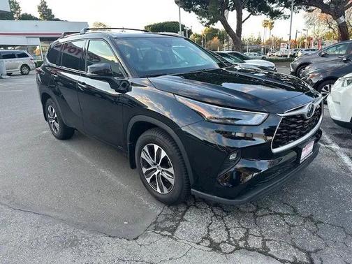 2022 Toyota Highlander Hybrid XLE