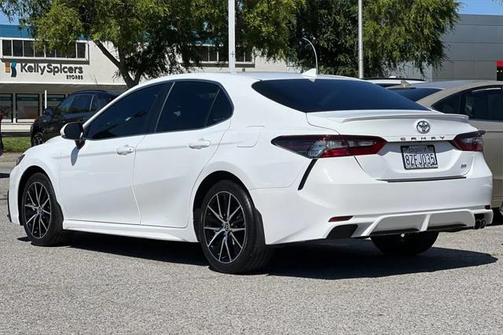 2022 Toyota Camry SE