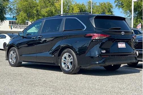 2022 Toyota Sienna XSE 7 Passenger