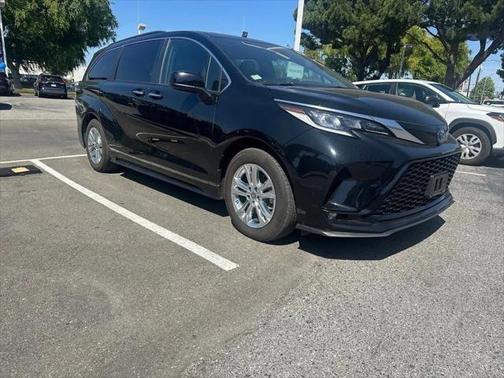 2022 Toyota Sienna XSE 7 Passenger