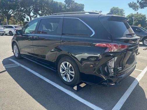 2022 Toyota Sienna XSE 7 Passenger