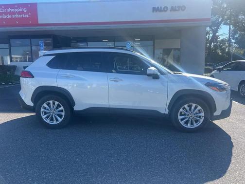 2024 Toyota Corolla Cross LE