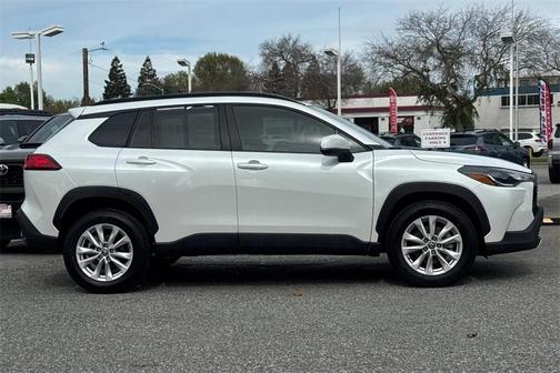 2024 Toyota Corolla Cross LE