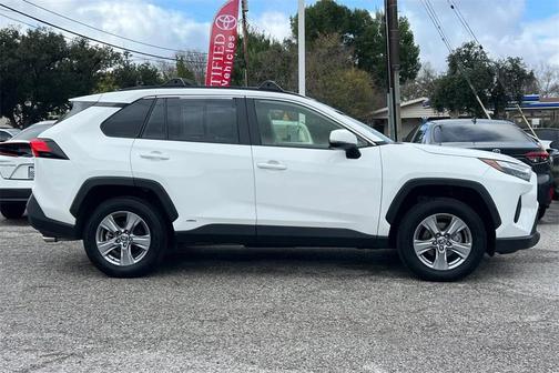 2024 Toyota RAV4 Hybrid XLE