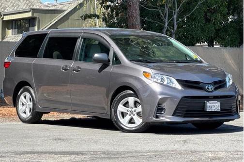 2020 Toyota Sienna SE