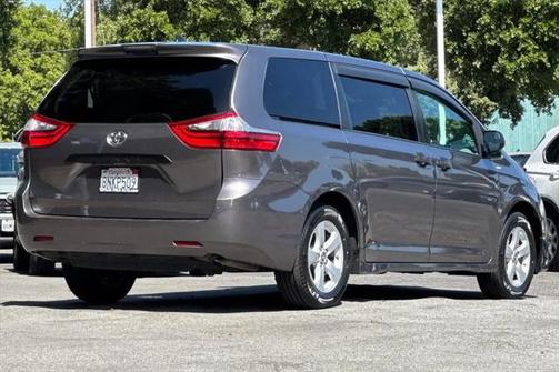 2020 Toyota Sienna SE