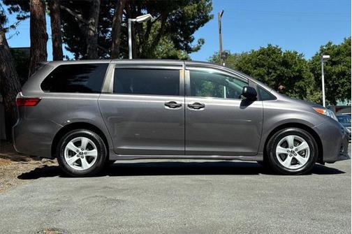 2020 Toyota Sienna SE