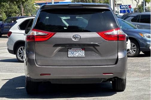2020 Toyota Sienna SE