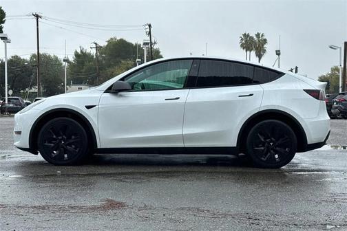 2022 Tesla Model Y Long Range Dual Motor All-Wheel Drive