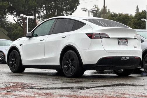 2022 Tesla Model Y Long Range Dual Motor All-Wheel Drive