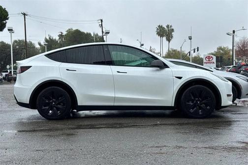 2022 Tesla Model Y Long Range Dual Motor All-Wheel Drive