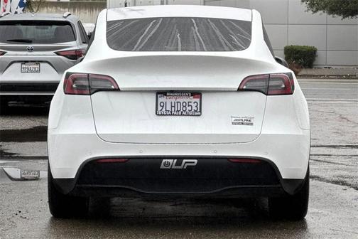 2022 Tesla Model Y Long Range Dual Motor All-Wheel Drive