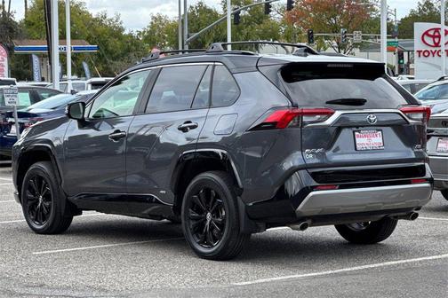 2023 Toyota RAV4 Hybrid SE