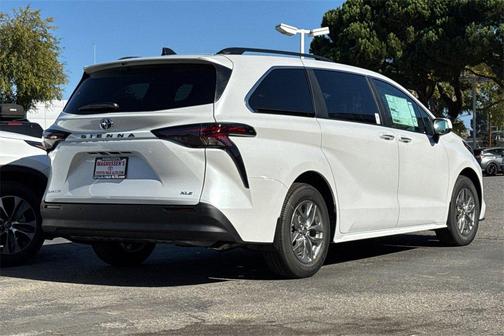 2025 Toyota Sienna XLE