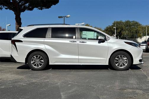 2025 Toyota Sienna XLE
