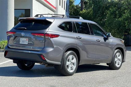 2022 Toyota Highlander LE