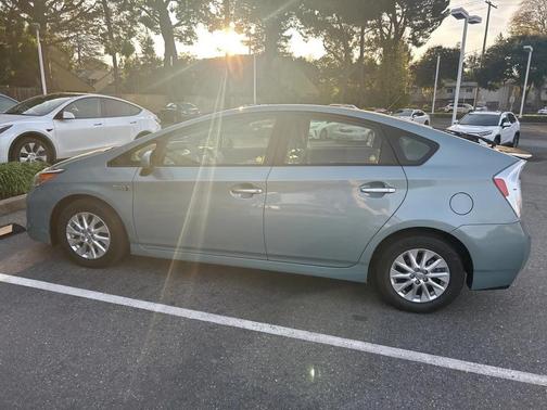 2015 Toyota Prius Plug-in Base