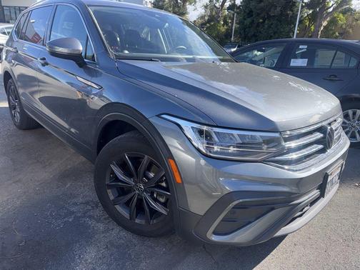 Platinum Gray Metallic 2022 Volkswagen Tiguan 2.0T SE 4MOTION