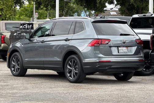 Platinum Gray Metallic 2022 Volkswagen Tiguan 2.0T SE 4MOTION